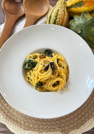 Foto principal de Espaguetis con salsa calabaza, espinacas y setas shitake