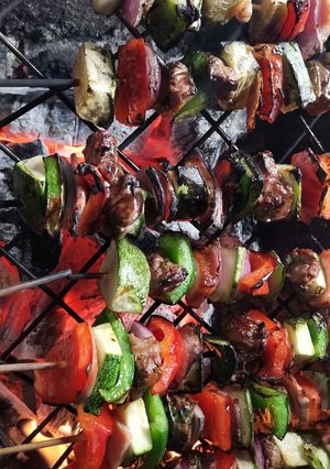 Una foto de Brocheta de res