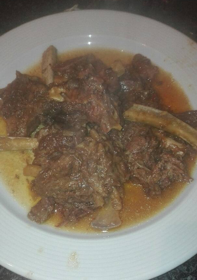 Una foto de Costillas de jabalí en salsa en la olla GM g