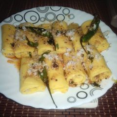 A picture of Khandvi.