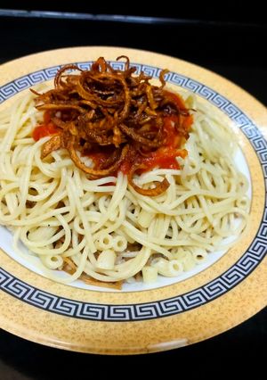 A picture of Egyptian Koshari.