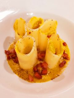 Foto di Paccheri mantecati al gorgonzola su crema di zucca