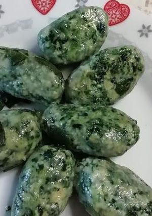 A picture of Gnudi with Butter and Sage.