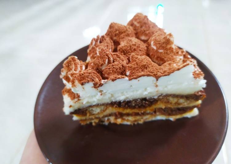 Tiramisu cake