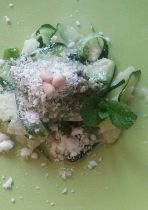 A picture of Zucchini pasta with avocado pesto.