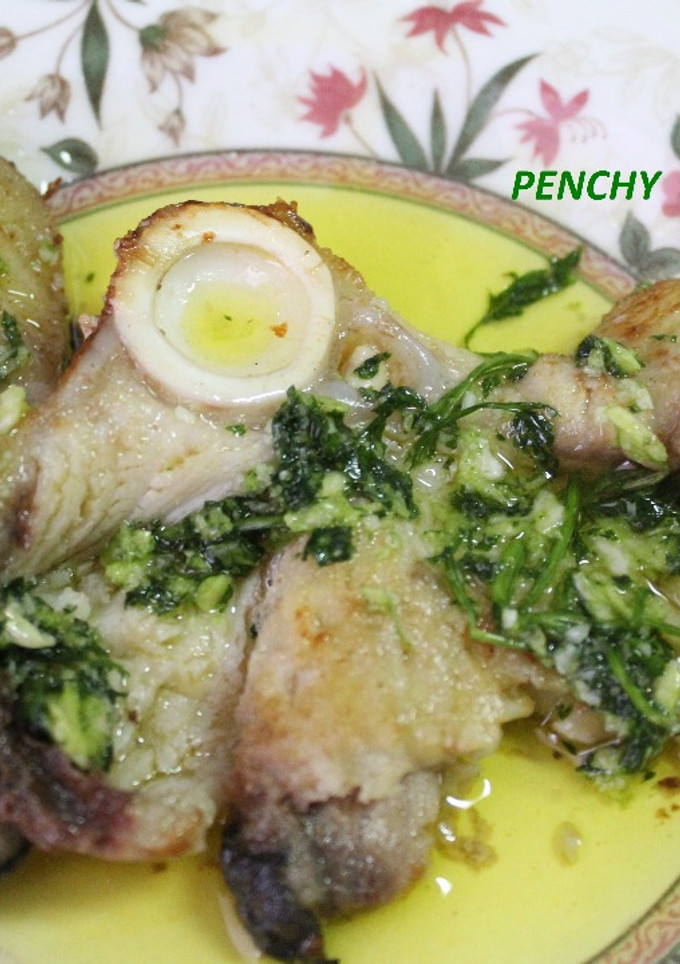 Una foto de Cazón con piñones en salsa verde