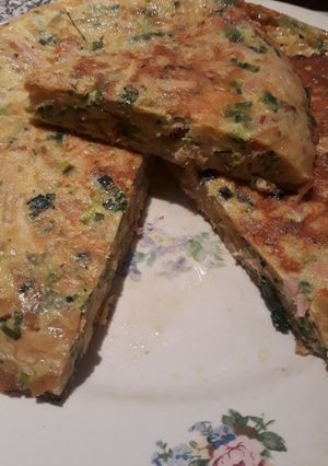 Foto principal de Tortilla rápida de papas pay y panceta c/puerro