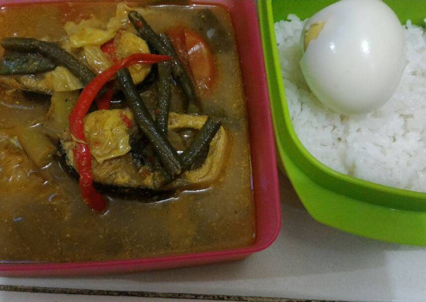 Ikan lele dengan acar sayuran