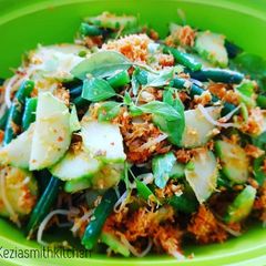 A picture of URAP SAYURAN (Indonesian Fresh Salad).