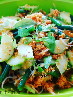 A picture of URAP SAYURAN (Indonesian Fresh Salad).