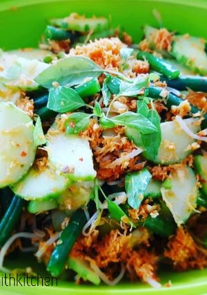 A picture of URAP SAYURAN (Indonesian Fresh Salad).