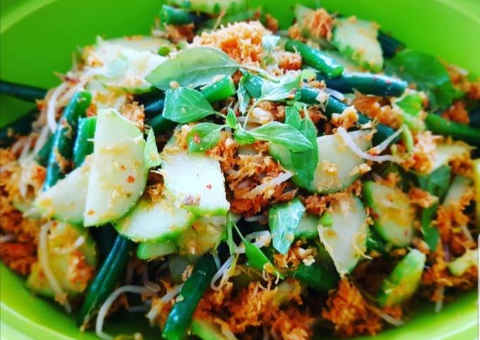 Recipe of Delicious URAP SAYURAN (Indonesian Fresh Salad)