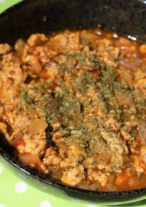 A picture of Hot and sweet meat sauce.