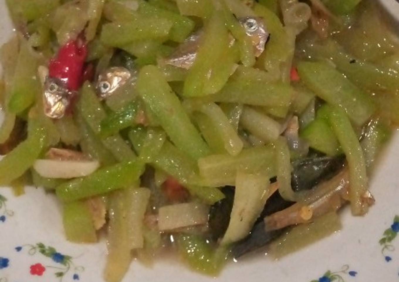 Tumis Labu Siam Teri Pedas