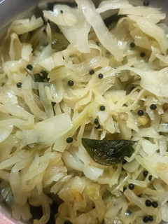 முட்டைகோஸ் பொரியல்(cabbage poriyal recipe in tamil) செய்முறை முக்கிய புகைப்படம்