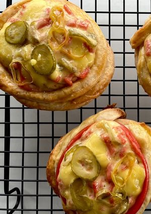 รูปของ แฮมมายองถ้วยแป้งพัฟอย่างเร็ว(Mayon Ham Cheese in Pastry Puff Cup)🧀🥒🍞