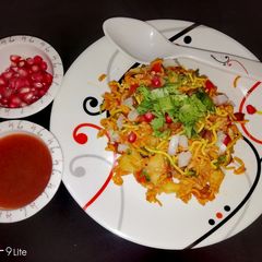A picture of Bhel Tadka.