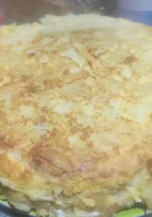 Una foto de Tortilla de papa, sencilla y económica!