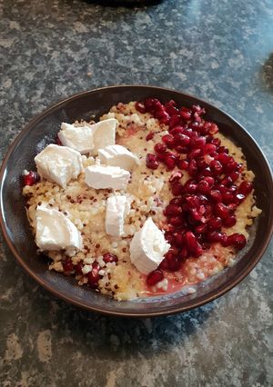 Une photo de Quinoa chèvre grenade