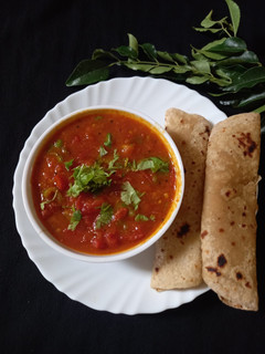 ટામેટા નું શાક (Tomato Shak Recipe In Gujarati) રેસીપી મુખ્ય ફોટો