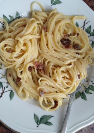 Una foto de Carbonara (o fideos a la carbonara)