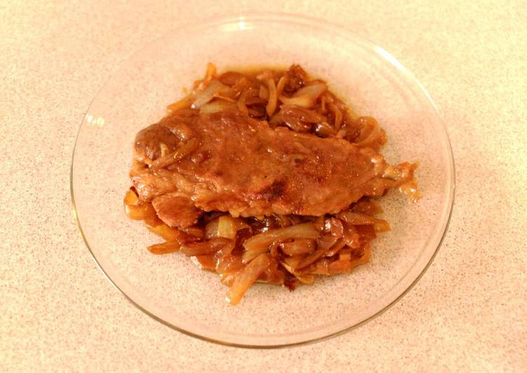 Presa ibérica marinada en vermouth con cebolla caramelizada