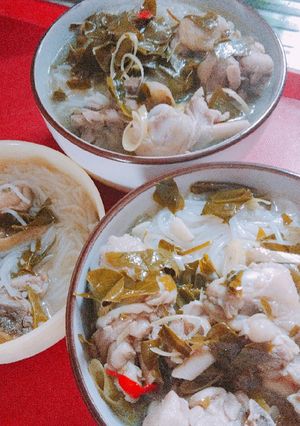Hình của món Canh gà lá giang.