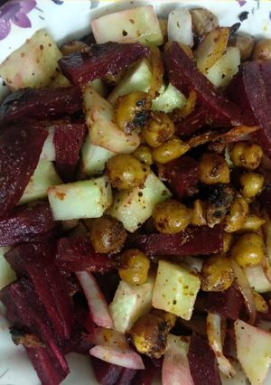 बीटरूट सॅलड (beetroot salad recipe in marathi) रेसिपी चे मुख्य फोटो 