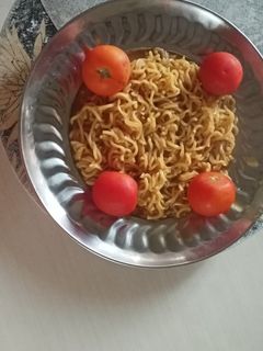 મેગી (maggi Recipe in Gujarati) રેસીપી મુખ્ય ફોટો