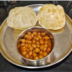 A picture of Chole Bhature.