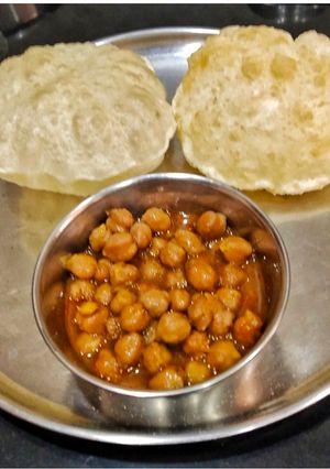A picture of Chole Bhature.
