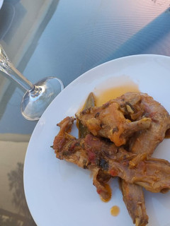 Una foto de Conejo con vino blanco de El Bierzo #vendimia 2020