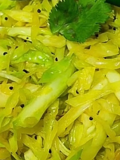 કોબીજ સંભારો (Cabbage Sambharo Recipe In Gujarati) રેસીપી મુખ્ય ફોટો
