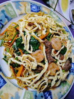 A picture of Fried noodles mauritian style.