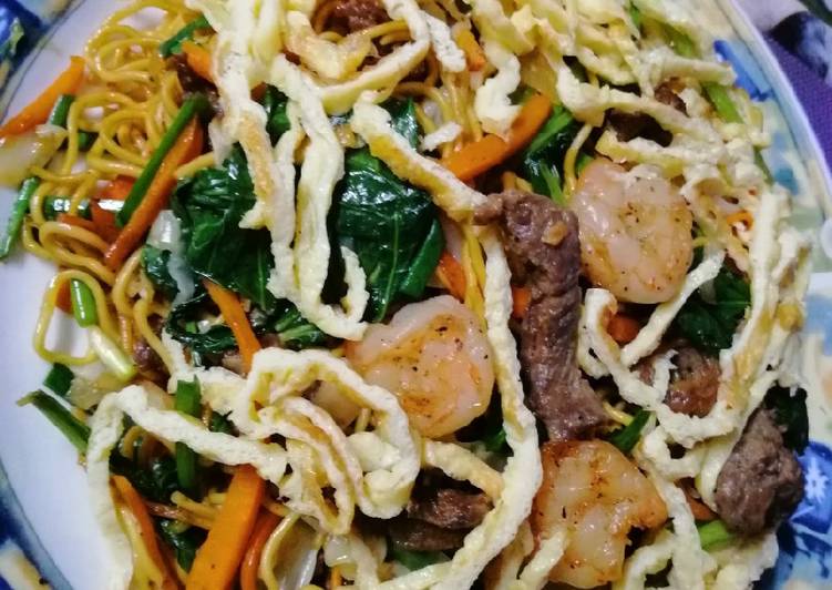 Fried noodles mauritian style