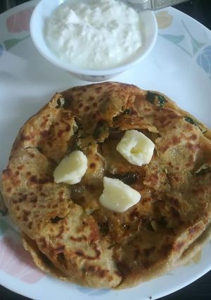 A picture of Mooli ka paratha with curd And tea.