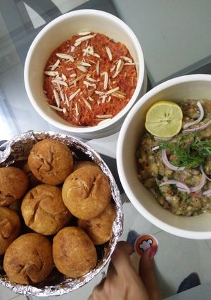 A picture of Litti chokha.