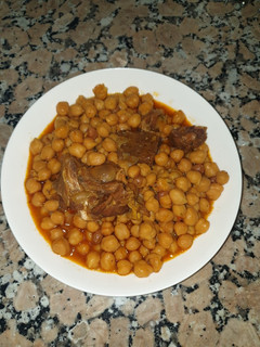 صورة لوصفة حمص باللحم والزبيب