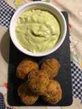Polpette salmone e zucchine con maionese di avocado