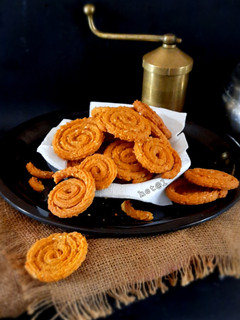 ચકરી (chakli recipe in Gujarati) રેસીપી મુખ્ય ફોટો