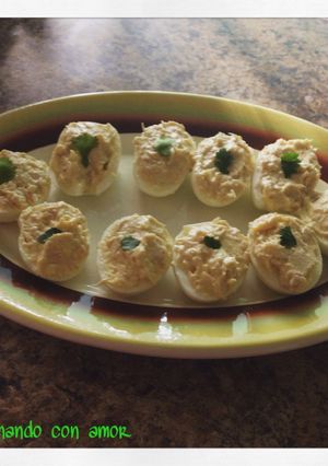 Una foto de Huevos rellenos de atún 