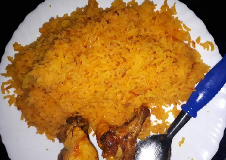 Tumeric rice served with grilled chicken