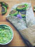 Wrap al grano saraceno con hummus di fave e falafel di piselli