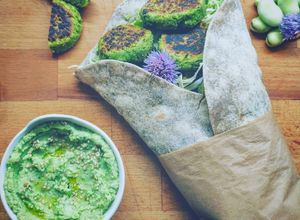 Foto di Wrap al grano saraceno con hummus di fave e falafel di piselli