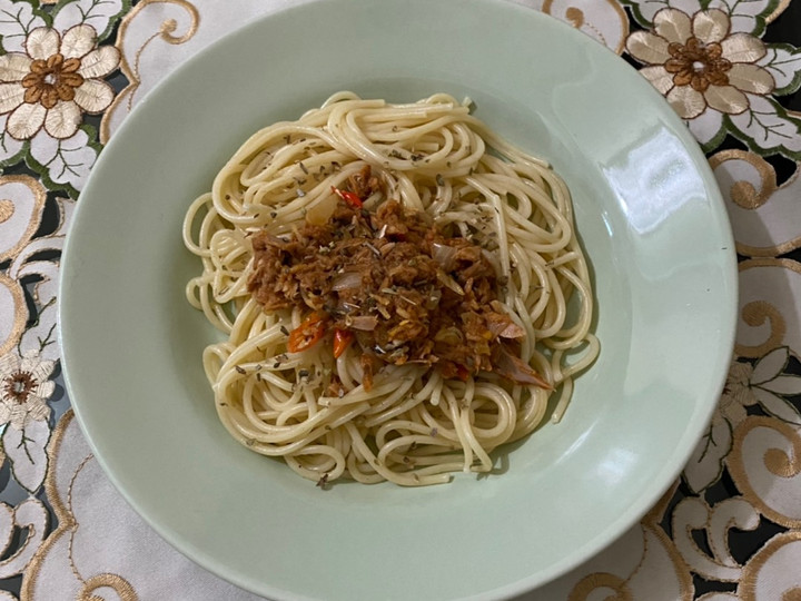 Cara Gampang Membuat Spaghetti spicy tuna aglio olio yang Menggugah Selera