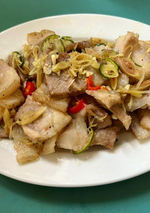 Hình của món Ba chỉ lắc sả tắc.