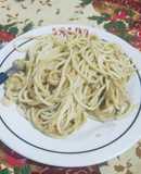 Fideos con salsa de guacamole y atun