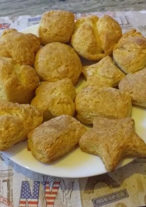 Una foto de Escones de queso con moldes