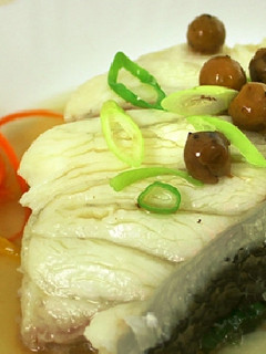【安永鮮物】龍膽石斑魚排-清蒸破布子 的食譜成品照片