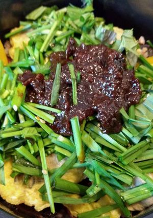 A picture of Oyster Chive Multigrain Bibimbap 牡蛎韭菜杂粮石锅拌饭.